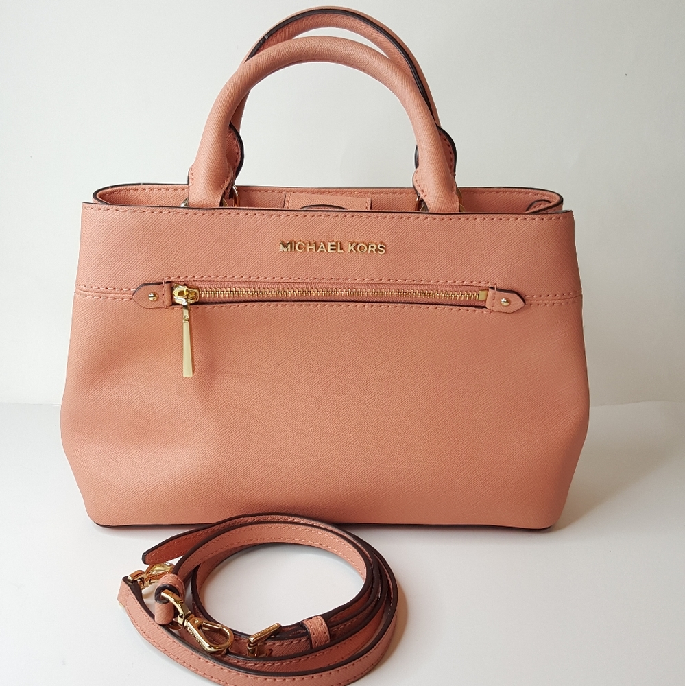 Michael Kors cross body bag  🍑 peach color.